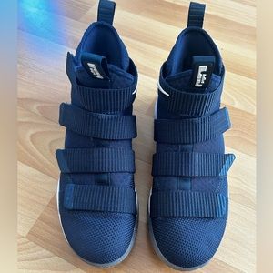 Men’s Nike Lebron James zoom…. Size 7